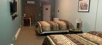 Nice room with private entrance in charming Claire City