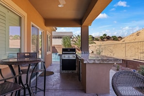 Outdoor dining - Paws & Putts Oasis – Pool, Pets + RV Garage (Mesquite)