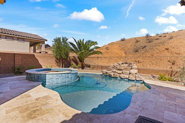 Et oppvarmet basseng