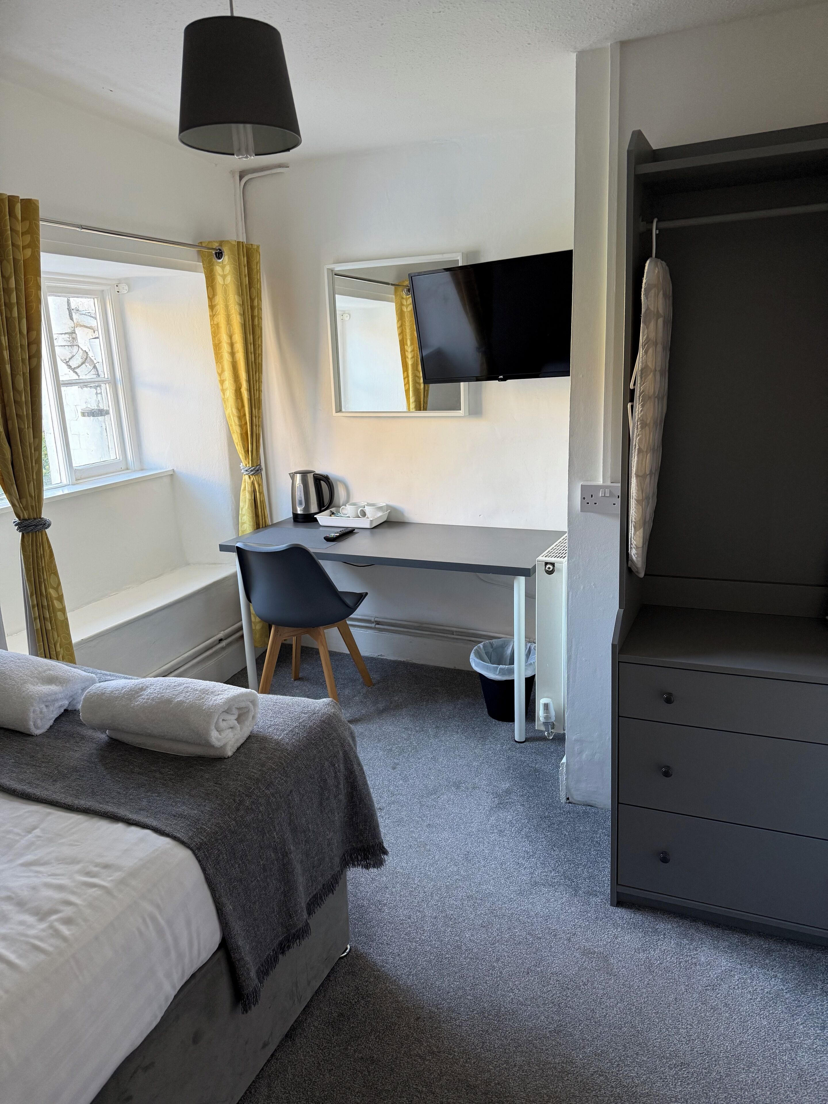 Classic Single Room, Desert View | Desk, laptop workspace, blackout drapes, iron/ironing board