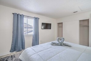 2 bedrooms, desk, iron/ironing board, free WiFi