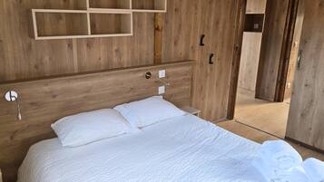 Familienchalet, barrierearm, Bergblick | Schallisolierte Zimmer, kostenloses WLAN