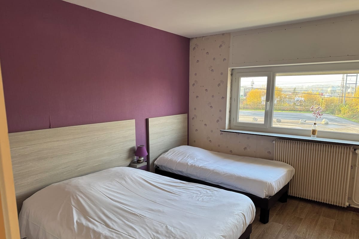 Comfort Triple Room | Desk, iron/ironing board