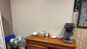 Self-serve breakfast for a fee on weekdays - Le Reflet des Torches (Lacq)