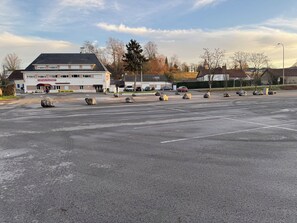 Exterior - Le Reflet des Torches (Lacq)