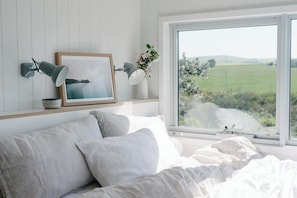 2 عدّة غرف نوم ومكتب وواي فاي مجانًا وملاءات أسرّة