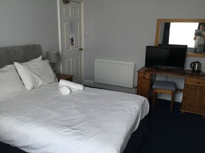 Comfort Double Room | Desk, laptop workspace, free WiFi - Ashwood hotel (Preston)