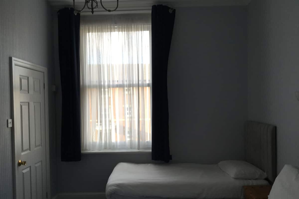 Comfort Twin Room | Desk, laptop workspace, free WiFi