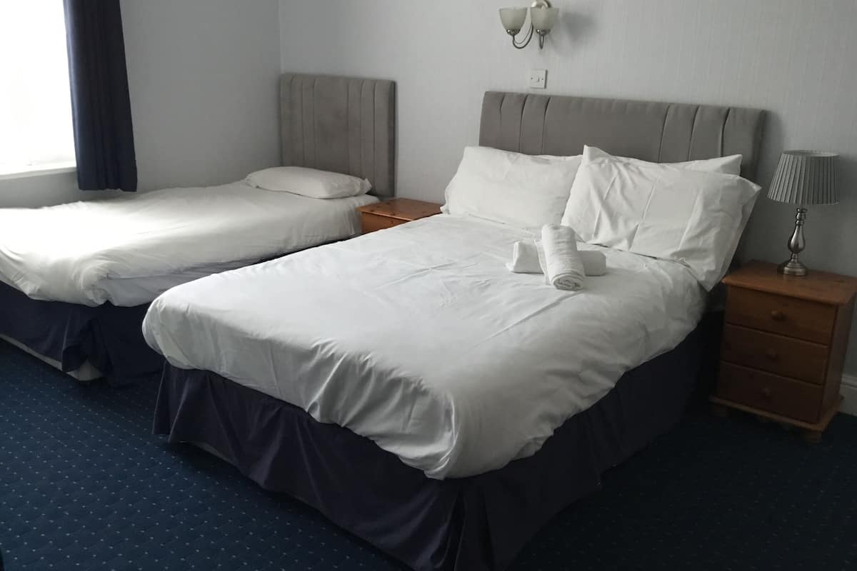 Comfort Quadruple Room | Desk, laptop workspace, free WiFi