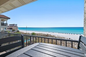 Property grounds - Windancer 403 -New Listing Specials! Gulf Front, Free Beach Svc, Pool, Views! (Destin)