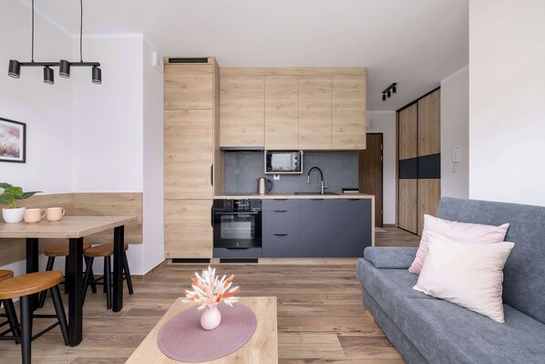 Televisión y oficina 