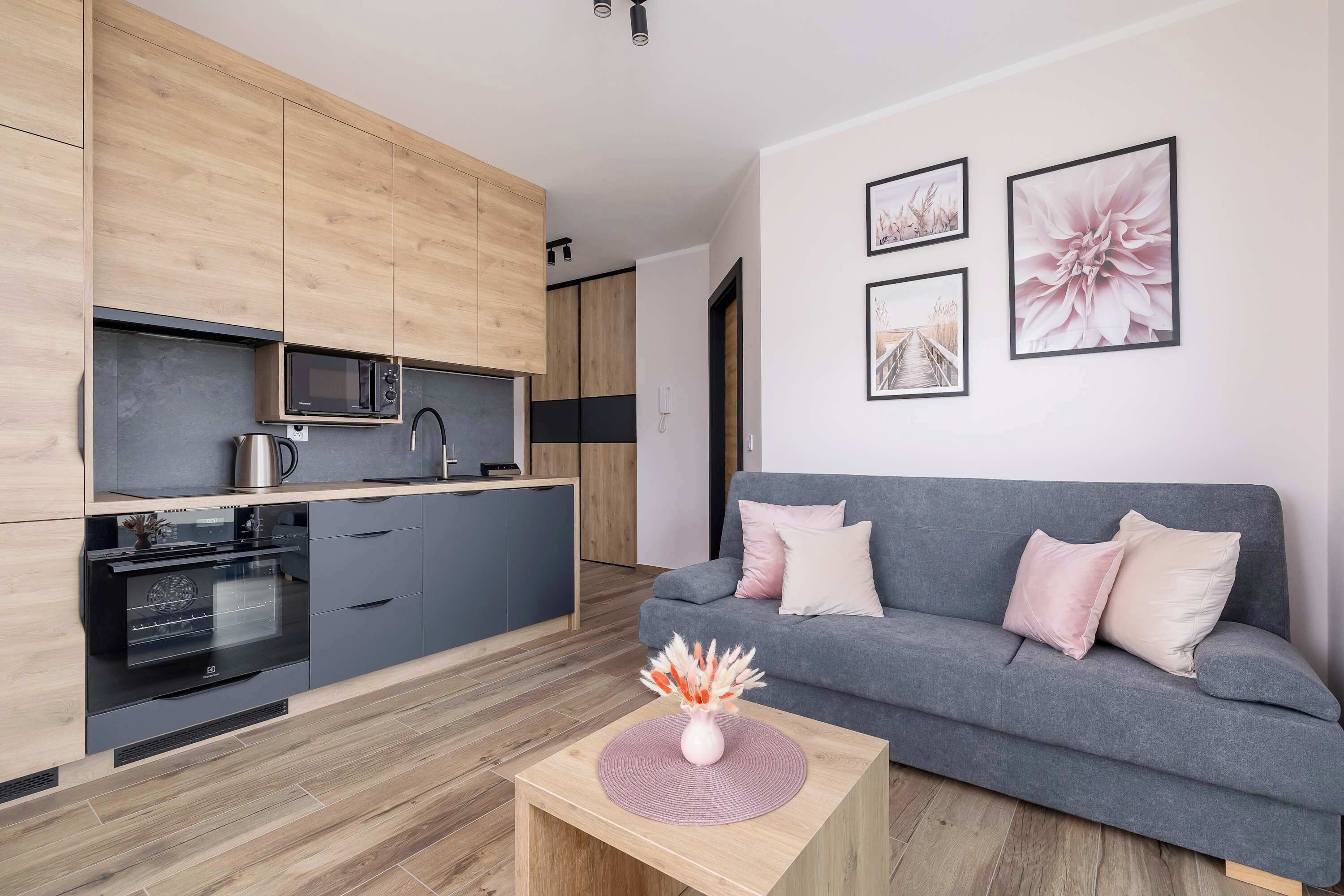 Una televisión, una oficina