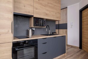 Refrigerador, microondas, horno, placa de cocina