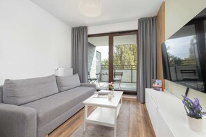 TV, offices - Kijowska 5 Kraków | Modern Apartment with Balcony and Desk | Parking (Kraków)