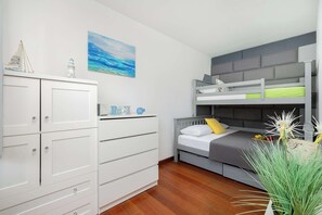 1 chambre, fer et planche à repasser, lit parapluie, Wi-Fi