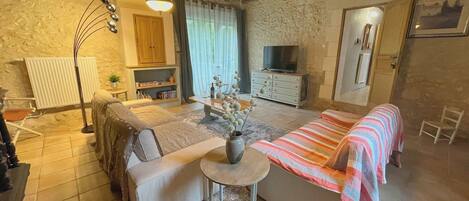 TV, fireplace, DVD player, offices