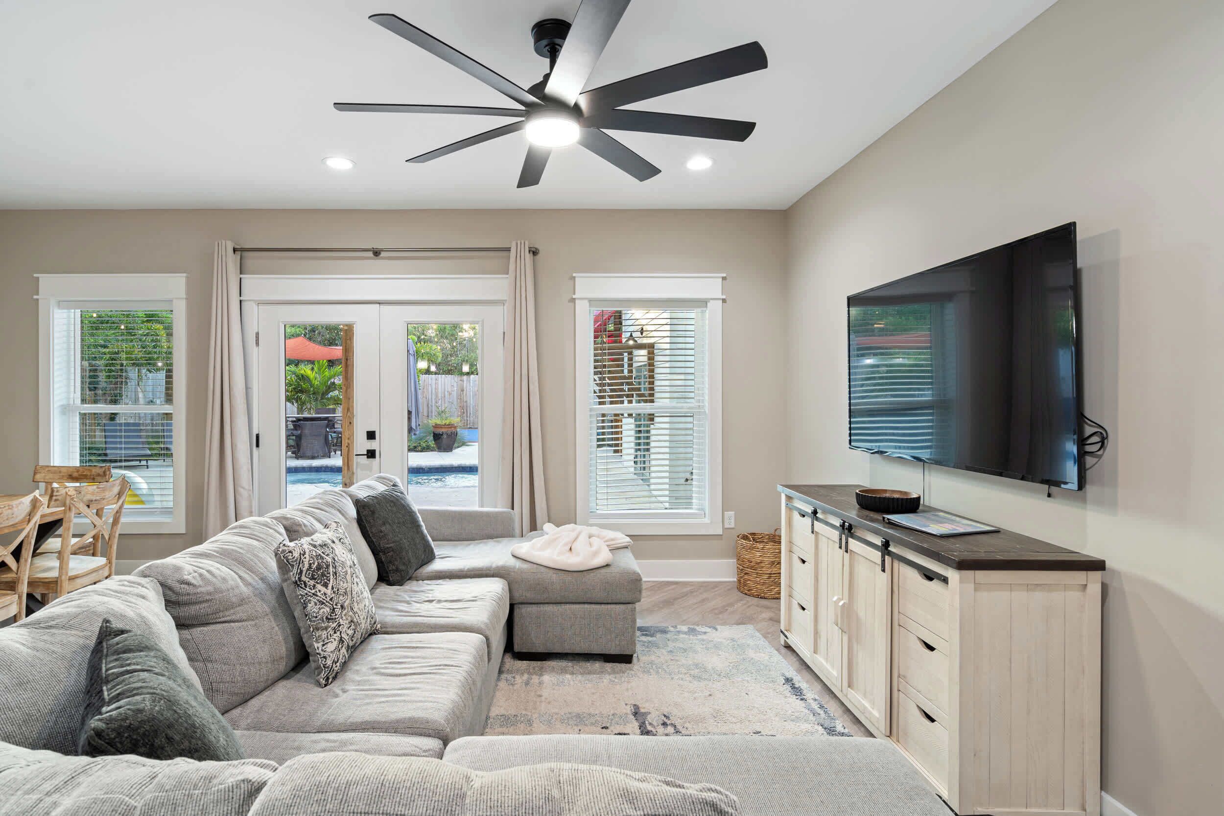 Een televisie en een kantoor