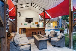 Terrace/patio - Golden Rule Retreat + Studio | Pool • Pickleball (Panama City Beach)