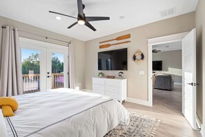 7 bedrooms, WiFi, bed sheets