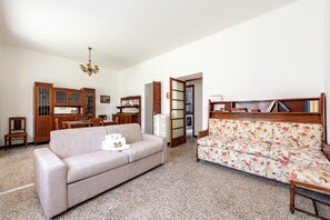 Apartment, 2 Schlafzimmer | Wohnbereich