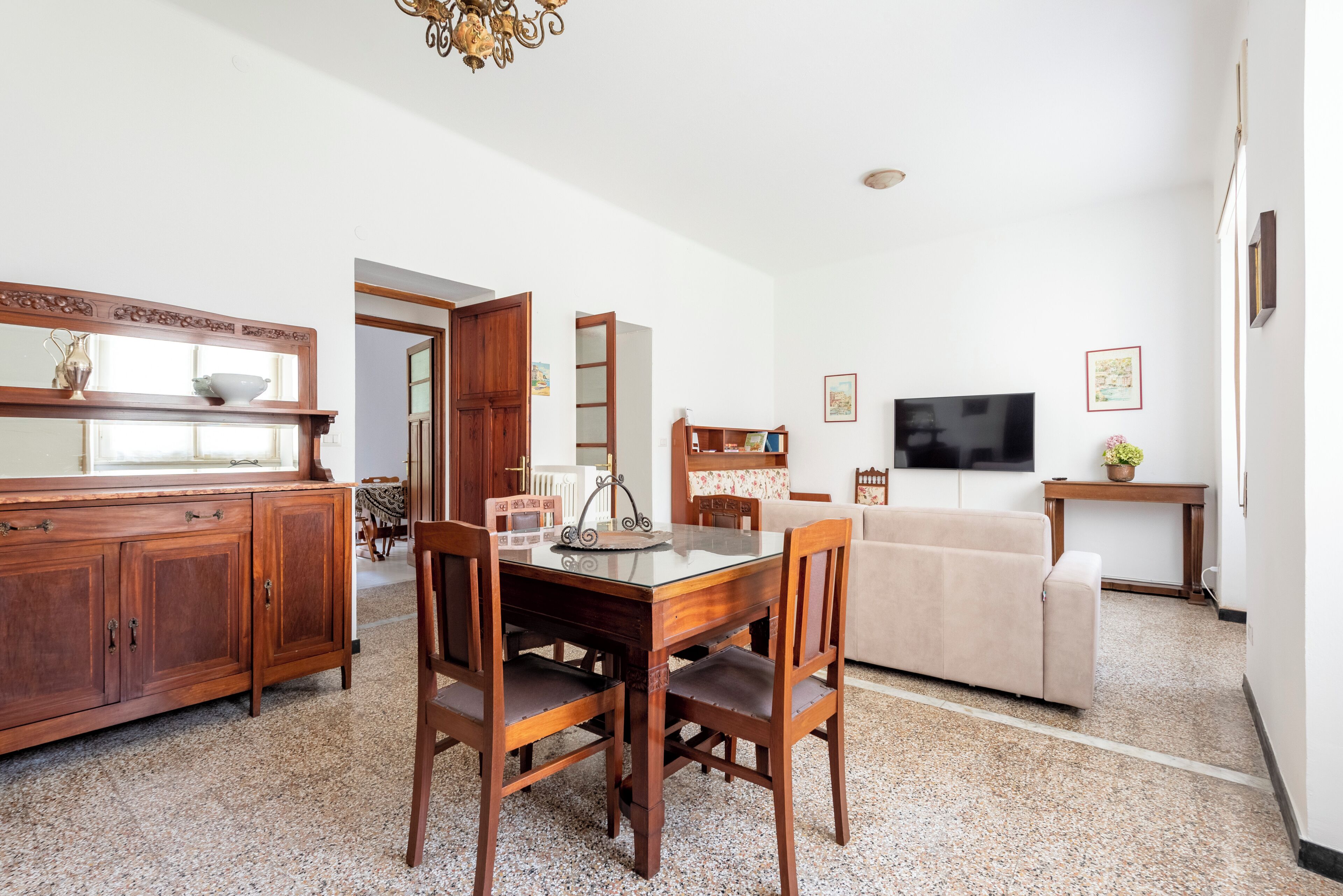 Appartamento, 2 camere da letto | Area soggiorno | TV a schermo piatto