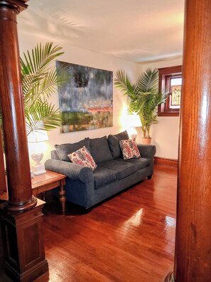 TV, fireplace - Harmony Family Estate
A Beautiful 5-bedroom house in Wilmington for your group (Wilmington)