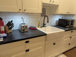 Micro-ondes, four, plaque de cuisson