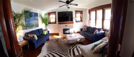 Televisión y chimenea