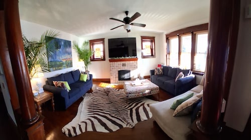 Harmony Family Estate
A Beautiful 5-bedroom house in Wilmington for your group