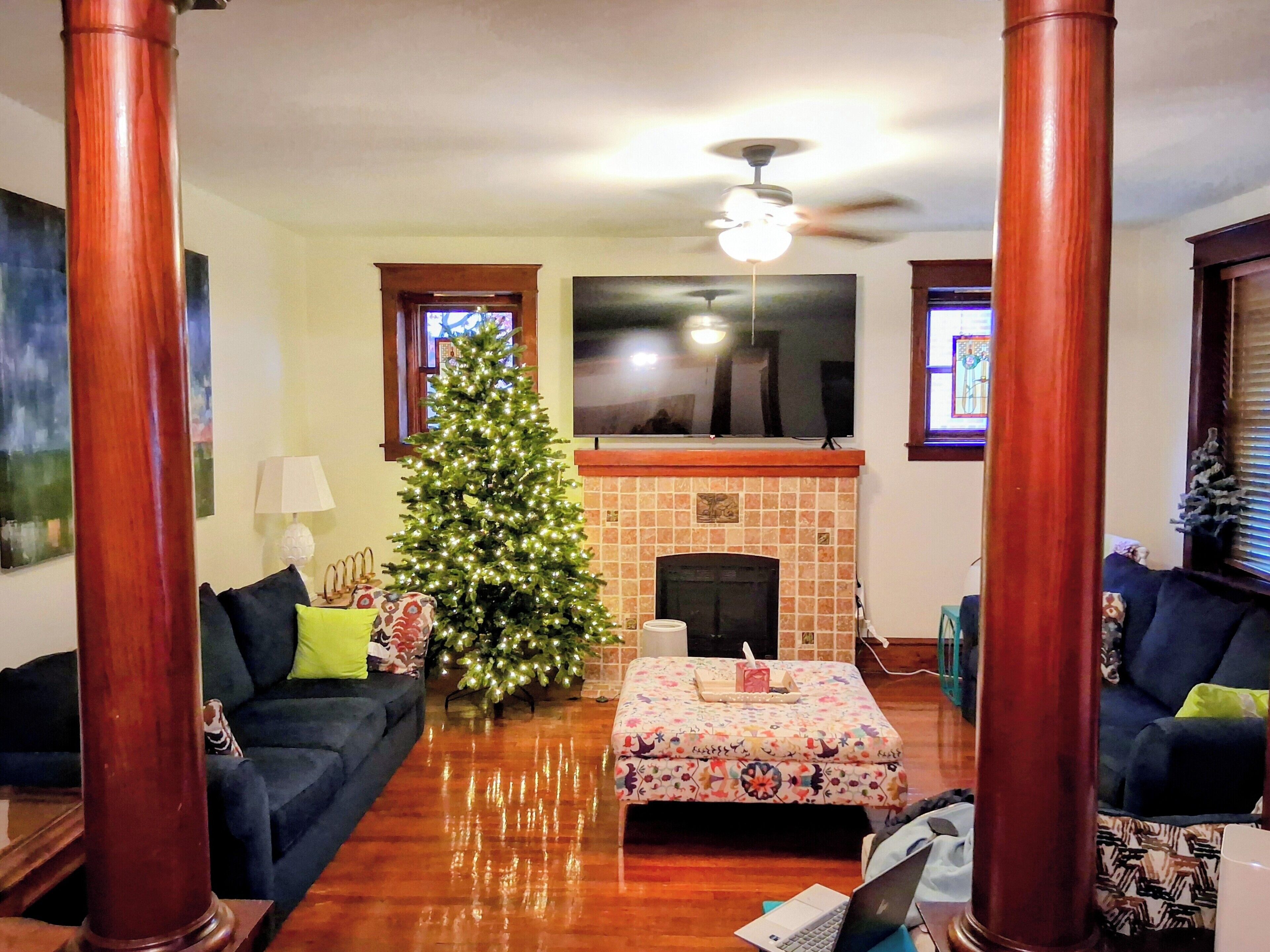 Télévision, cheminée