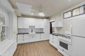 微波炉、烤箱、炉灶