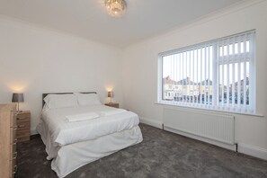 2 bedrooms, iron/ironing board, WiFi, bed sheets - Brankin Road (Darlington)