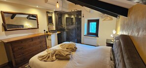 Deluxe-Doppelzimmer, Gartenblick | Bettwäsche aus ägyptischer Baumwolle, hochwertige Bettwaren