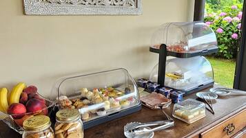 Petit déjeuner complet compris tous les jours