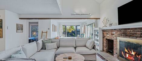 TV, fireplace, offices