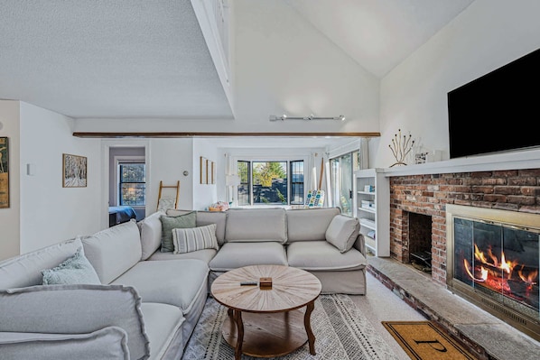 TV, fireplace, offices