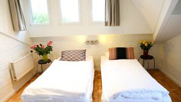 12 bedrooms, free WiFi, bed sheets