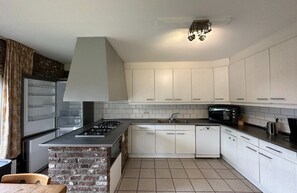 Frigorifero, microonde, forno, lavastoviglie