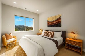 5 bedrooms, desk, iron/ironing board, travel crib