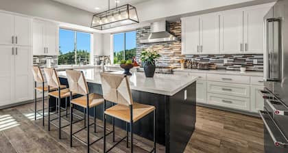 The Overlook by Sonoma Stays – Modern Luxe Retreat