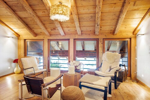 Ferienhaus 'Fluh' mit Bergblick, Privatterrasse und WLAN