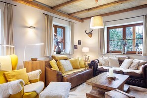 TV, fireplace, DVD player, ping pong - Holiday Home 'Fluh' with Mountain View, Private Terrace and Wi-Fi (Oberstaufen)