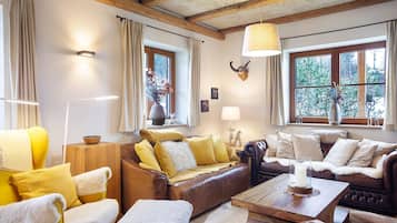 Fernseher, Kamin, DVD-Player, Tischtennisplatte