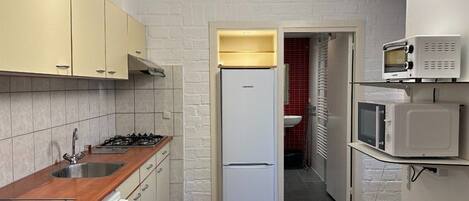 Réfrigérateur, micro-ondes, four, lave-vaisselle