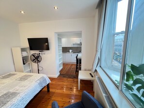 1 غرفة نوم ومكواة/لوح كي وواي فاي وملاءات أسرّة