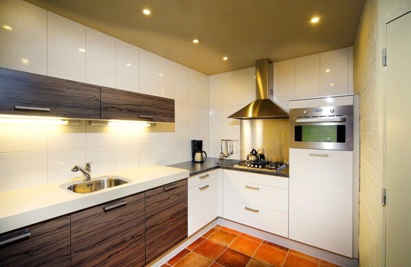 Fridge, microwave, oven, dishwasher