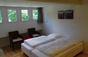 4 bedrooms, free WiFi, bed sheets
