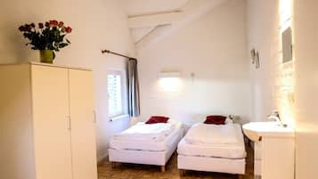 4 bedrooms, free WiFi, bed sheets