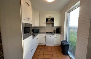 冰箱、微波炉、烤箱、洗碗机