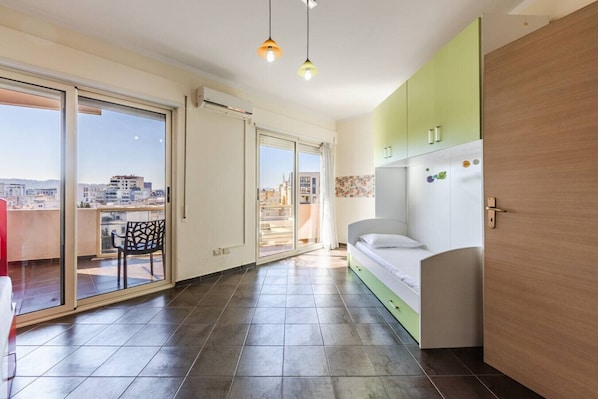 2 habitaciones, tabla de planchar con plancha, wifi y ropa de cama